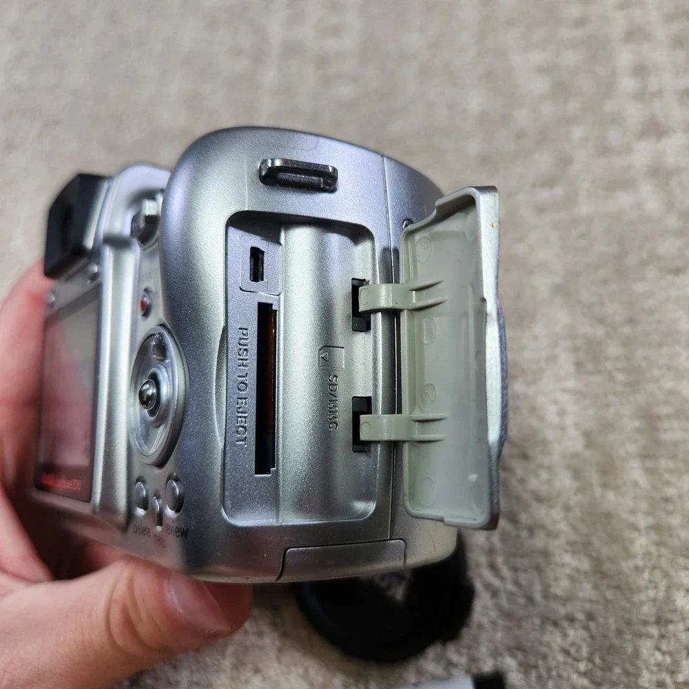 Kodak EasyShare Z710 Digital Camera 7.1MP 10x Optical Zoom Silver Schneider Lens